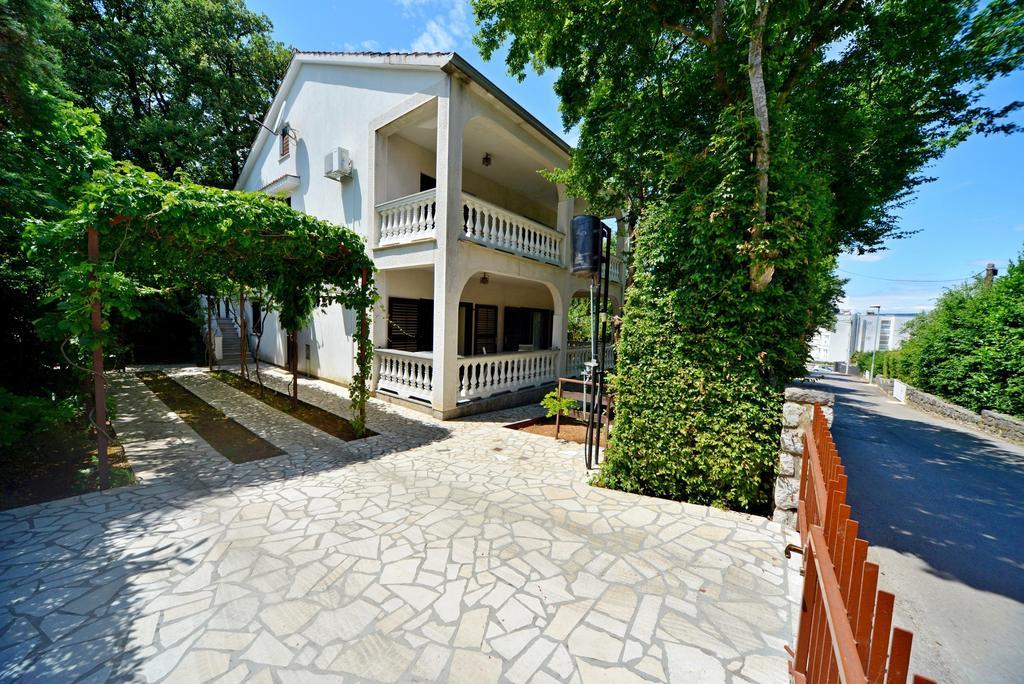 Apartments Karmelic Malinska Zimmer foto